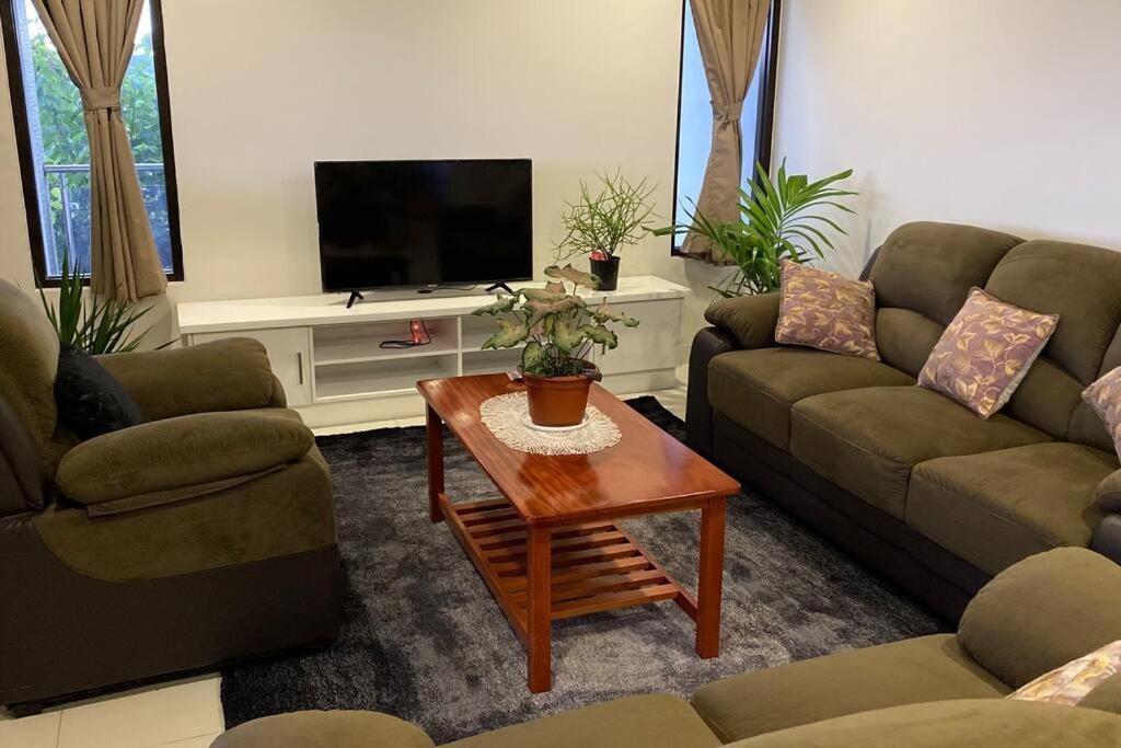 לאוטוקה Lovely 4-Bedroom Holiday Home With Free Parking. מראה חיצוני תמונה