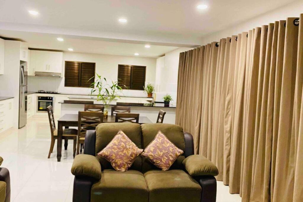 לאוטוקה Lovely 4-Bedroom Holiday Home With Free Parking. מראה חיצוני תמונה