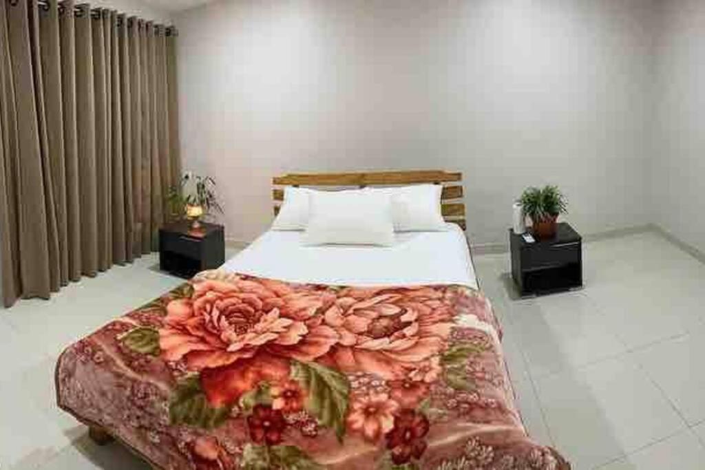 לאוטוקה Lovely 4-Bedroom Holiday Home With Free Parking. מראה חיצוני תמונה
