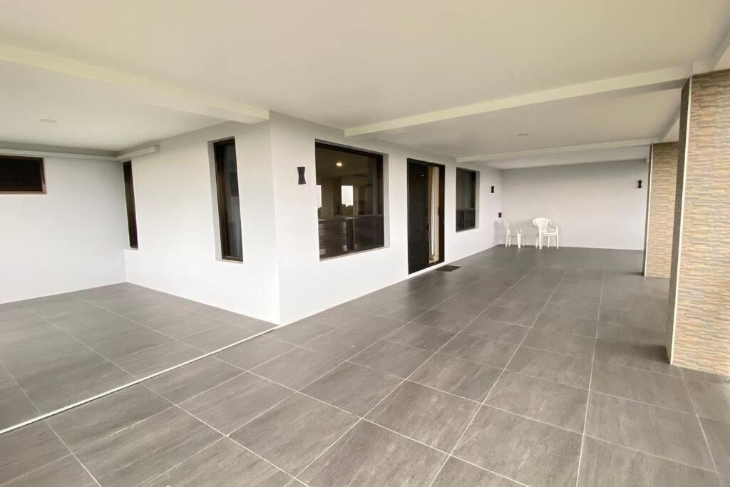 לאוטוקה Lovely 4-Bedroom Holiday Home With Free Parking. מראה חיצוני תמונה