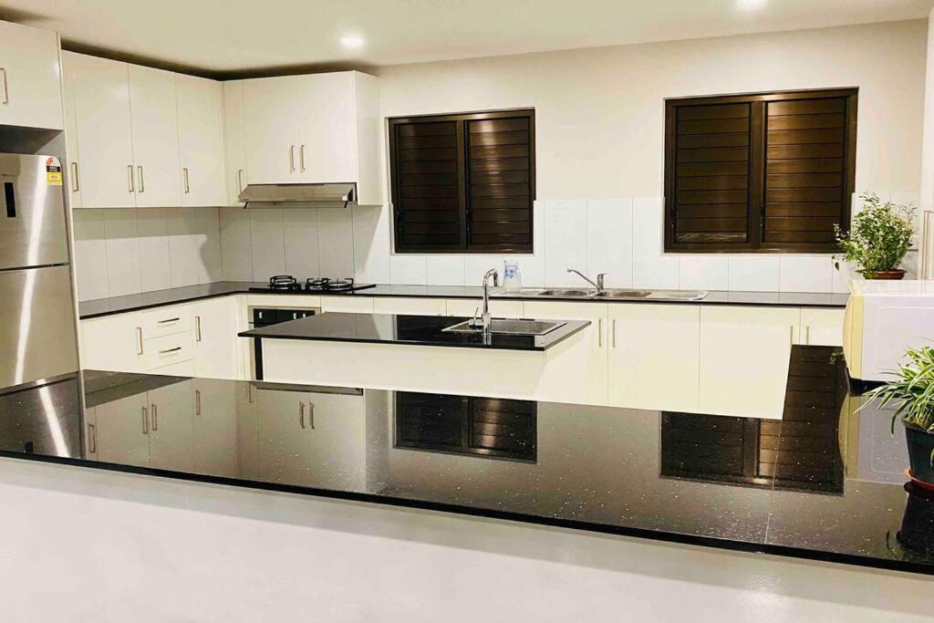 לאוטוקה Lovely 4-Bedroom Holiday Home With Free Parking. מראה חיצוני תמונה